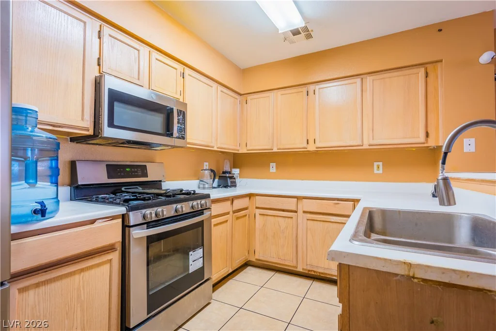 2124 Willowbury, Las Vegas, NV 89108