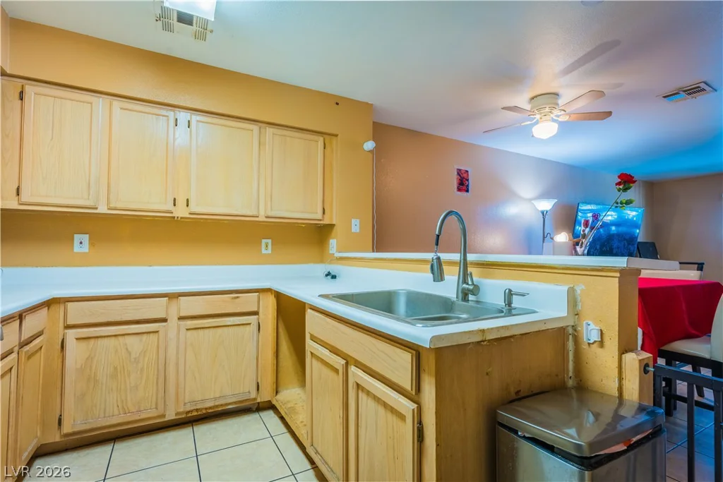 2124 Willowbury, Las Vegas, NV 89108