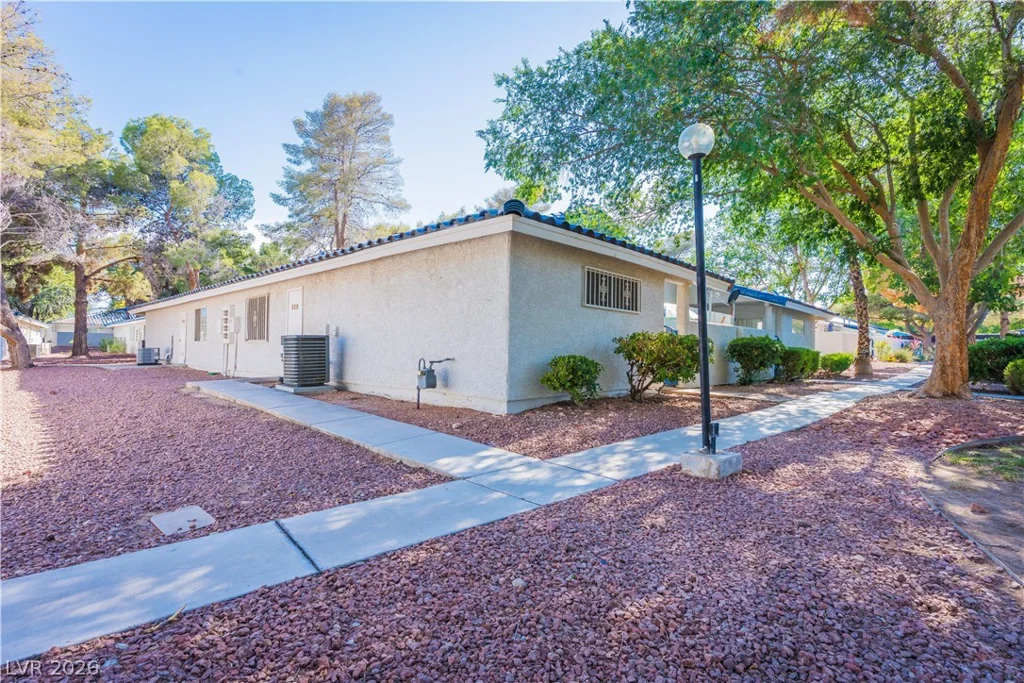 2124 Willowbury, Las Vegas, NV 89108