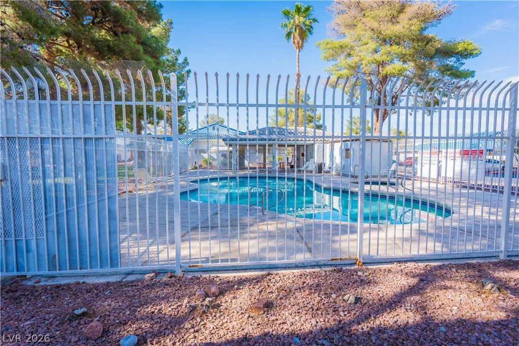 2124 Willowbury, Las Vegas, NV 89108