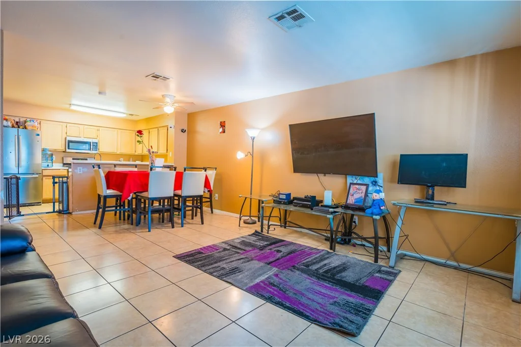 2124 Willowbury, Las Vegas, NV 89108