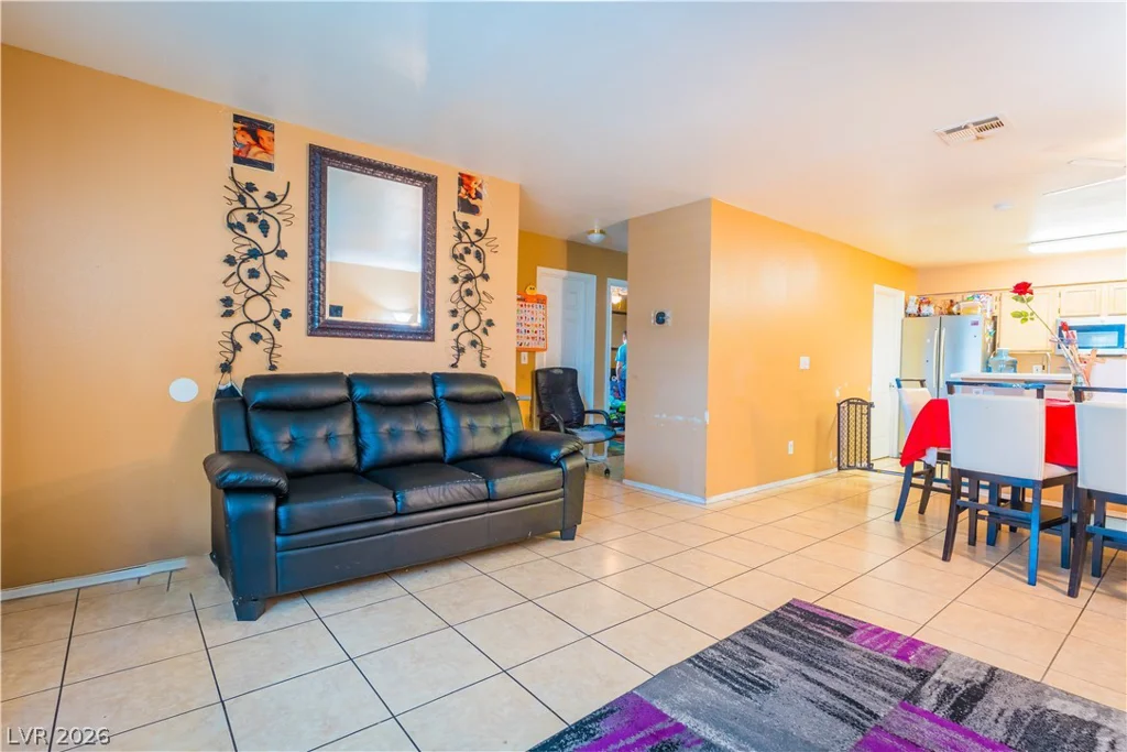 2124 Willowbury, Las Vegas, NV 89108