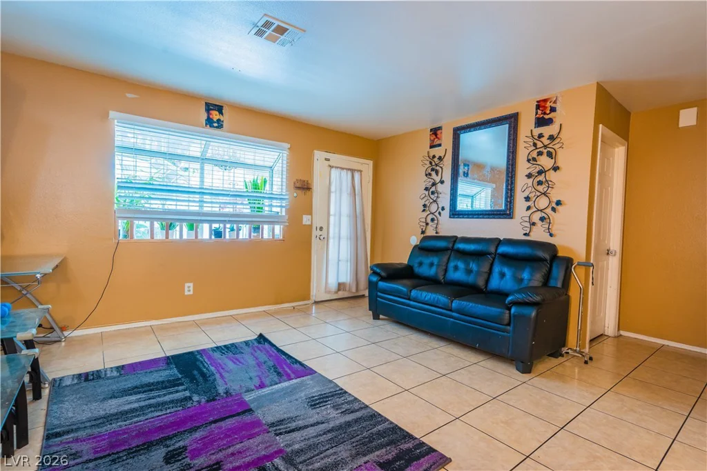 2124 Willowbury, Las Vegas, NV 89108