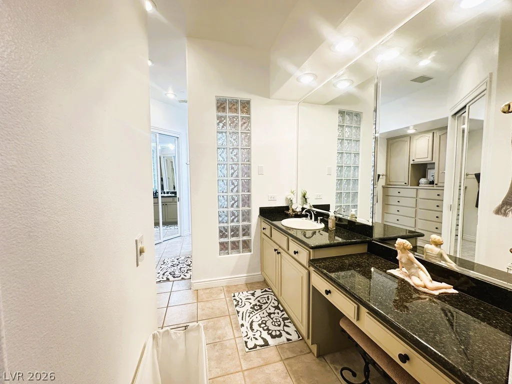 27 Via Paradiso, Henderson, NV 89011