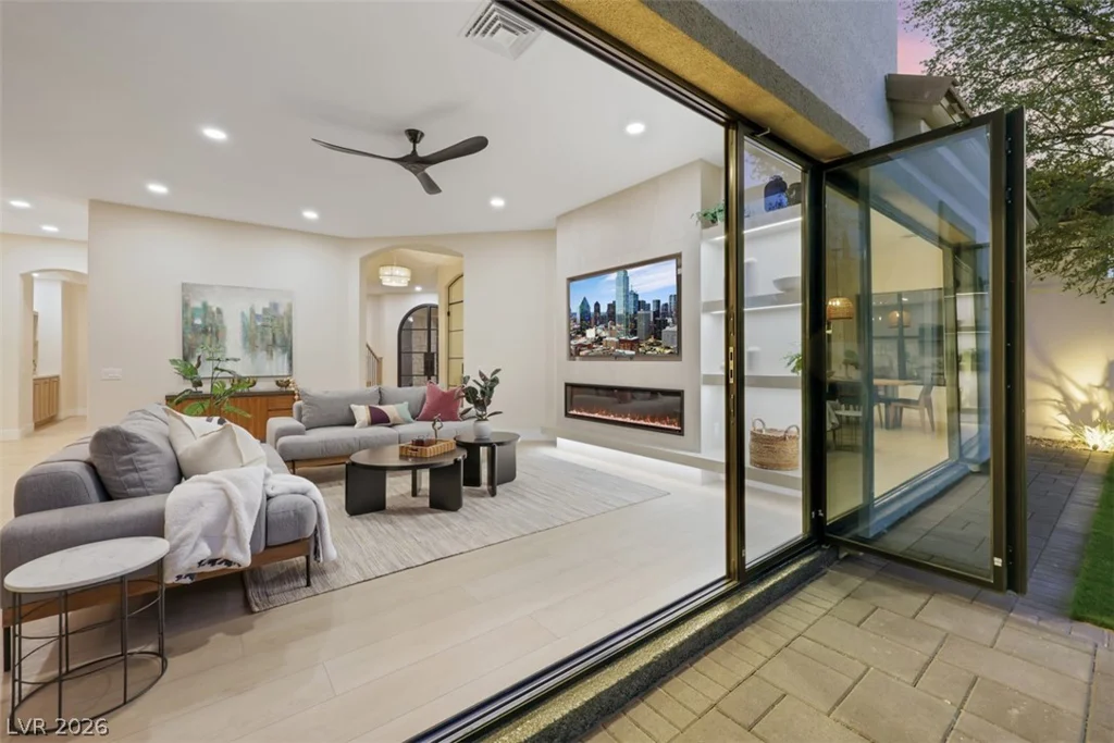 9704 Camden Hills, Las Vegas, NV 89145