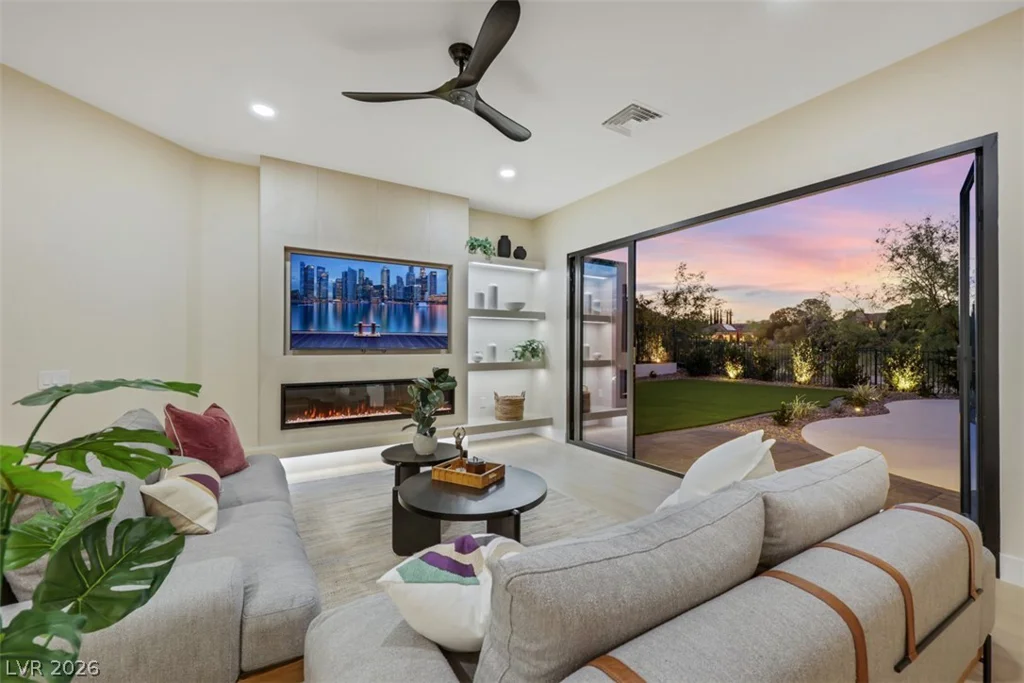 9704 Camden Hills, Las Vegas, NV 89145