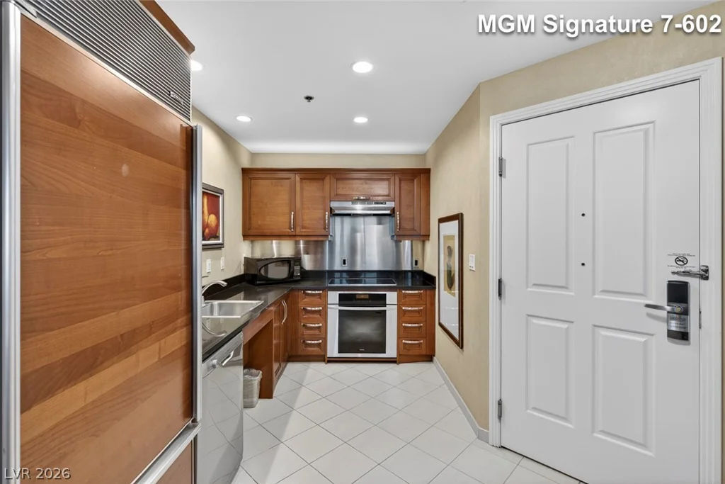 145 Harmon, Las Vegas, NV 89109