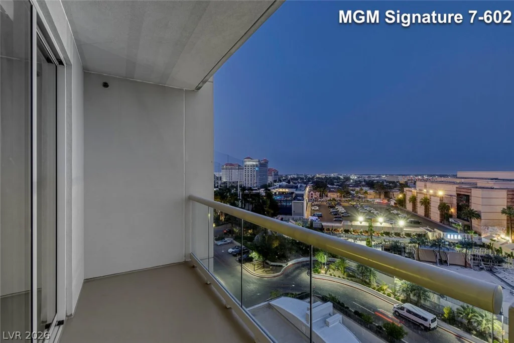 145 Harmon, Las Vegas, NV 89109