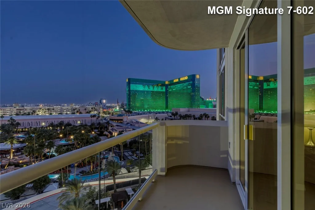145 Harmon, Las Vegas, NV 89109