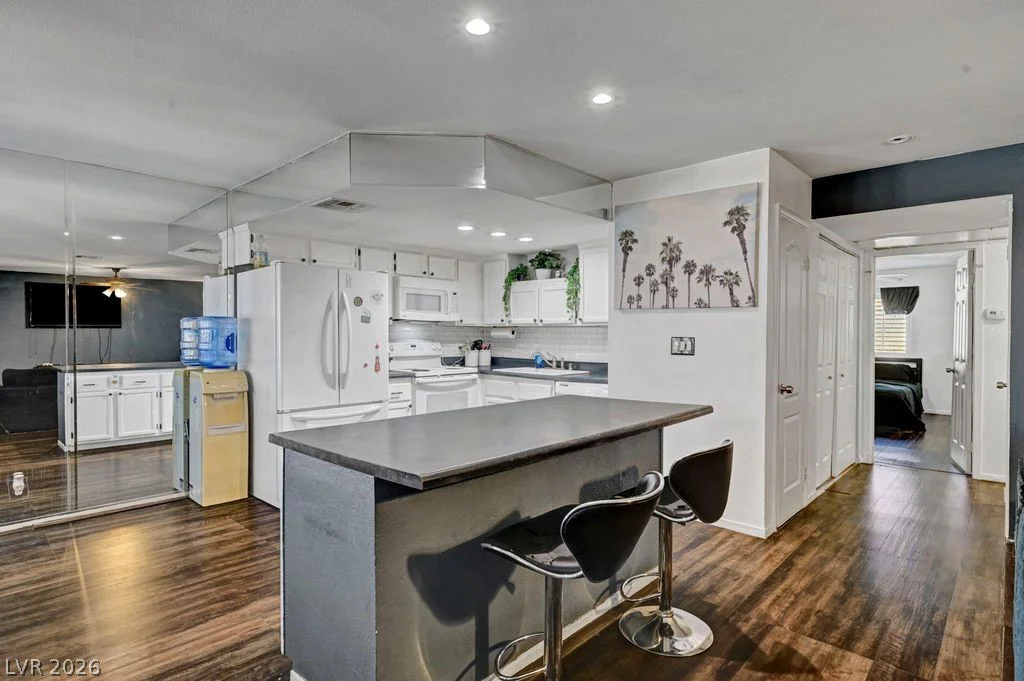 7600 Cromberg, Las Vegas, NV 89145
