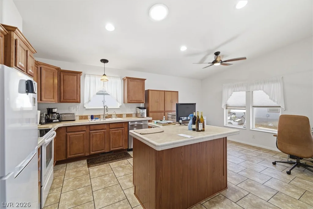 841 Montecito, Pahrump, NV 89048