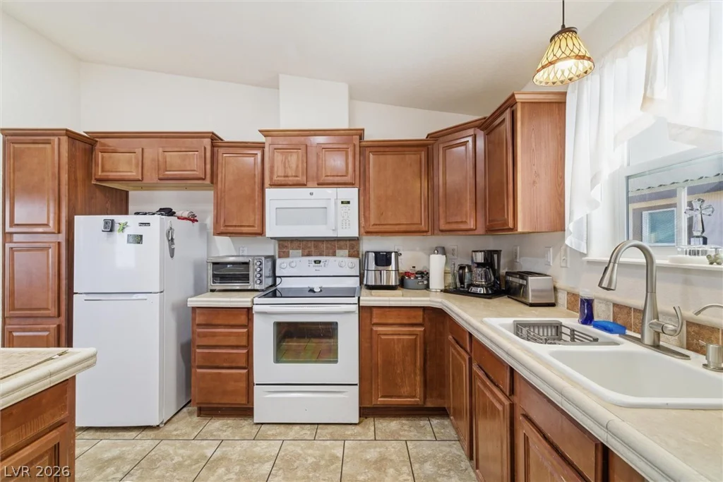 841 Montecito, Pahrump, NV 89048