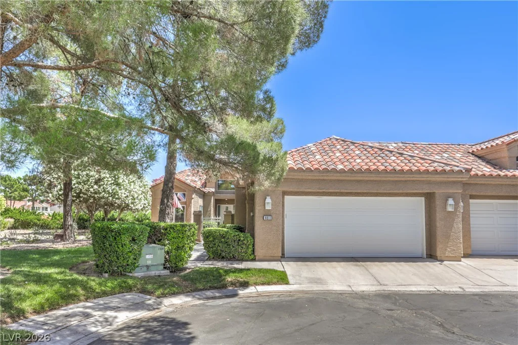 8211 Round Hills, Las Vegas, NV 89113
