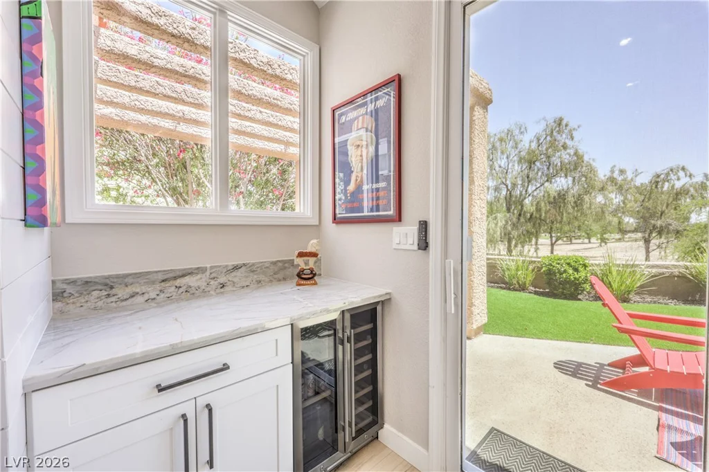 8211 Round Hills, Las Vegas, NV 89113