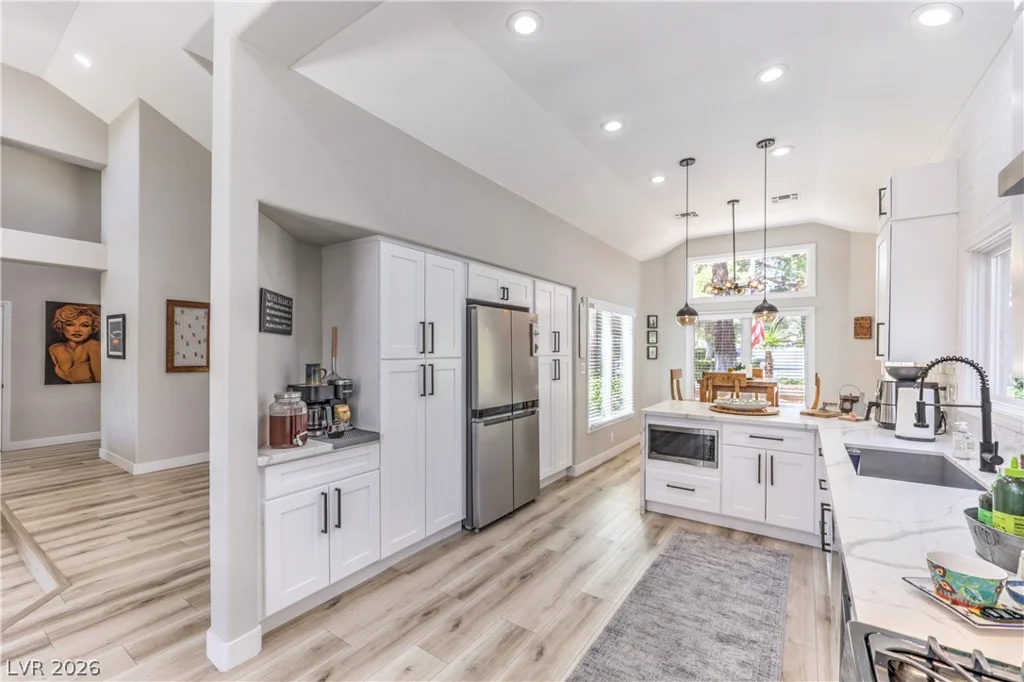 8211 Round Hills, Las Vegas, NV 89113