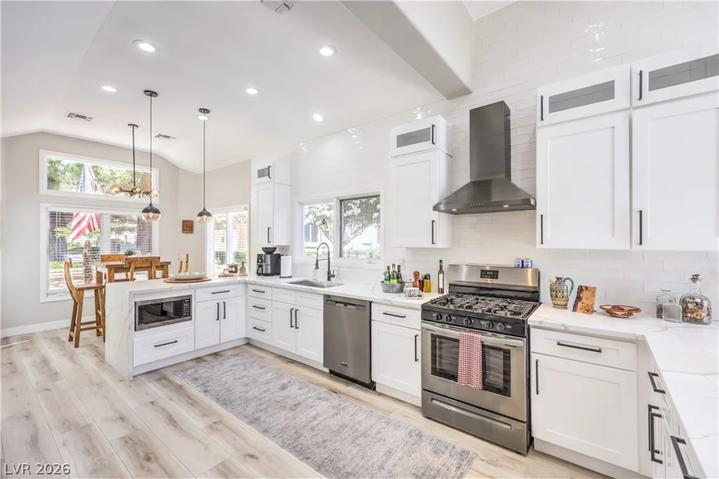 8211 Round Hills, Las Vegas, NV 89113