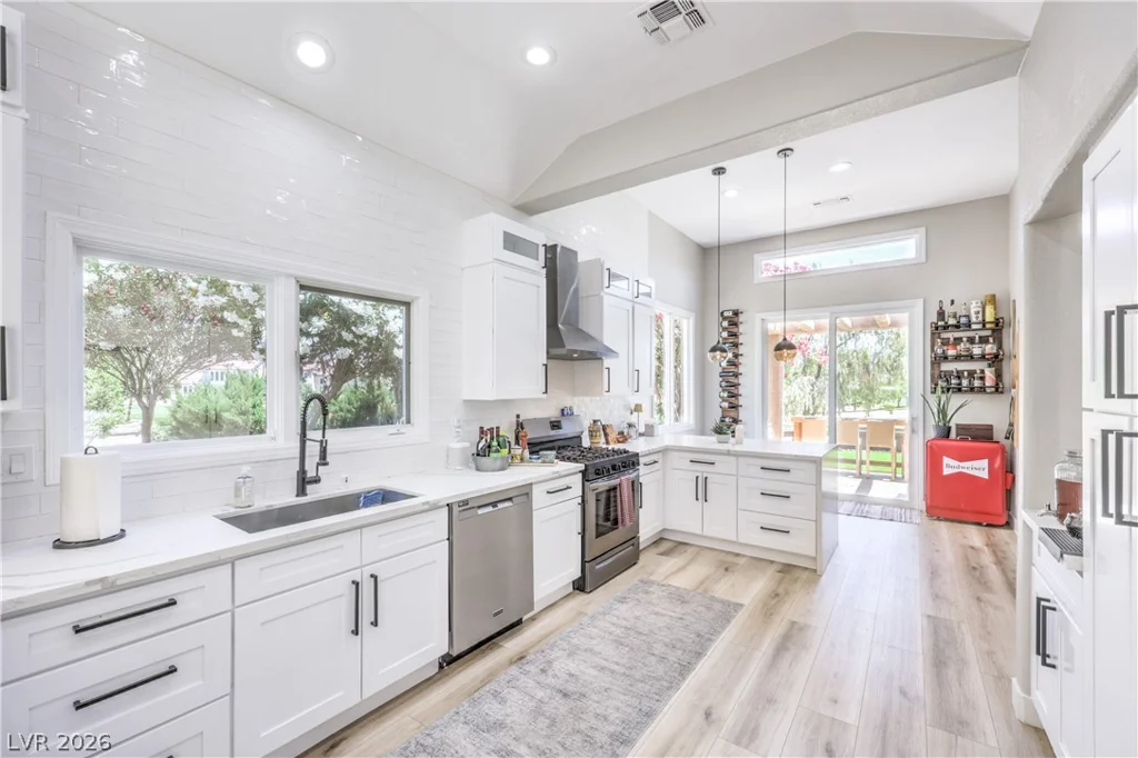 8211 Round Hills, Las Vegas, NV 89113