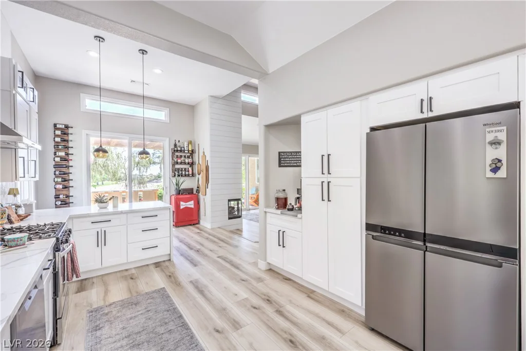 8211 Round Hills, Las Vegas, NV 89113