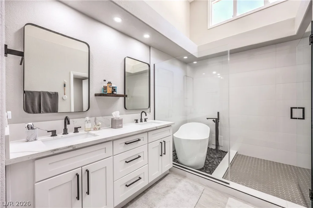 8211 Round Hills, Las Vegas, NV 89113