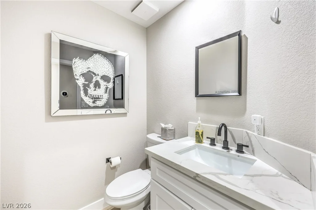 8211 Round Hills, Las Vegas, NV 89113