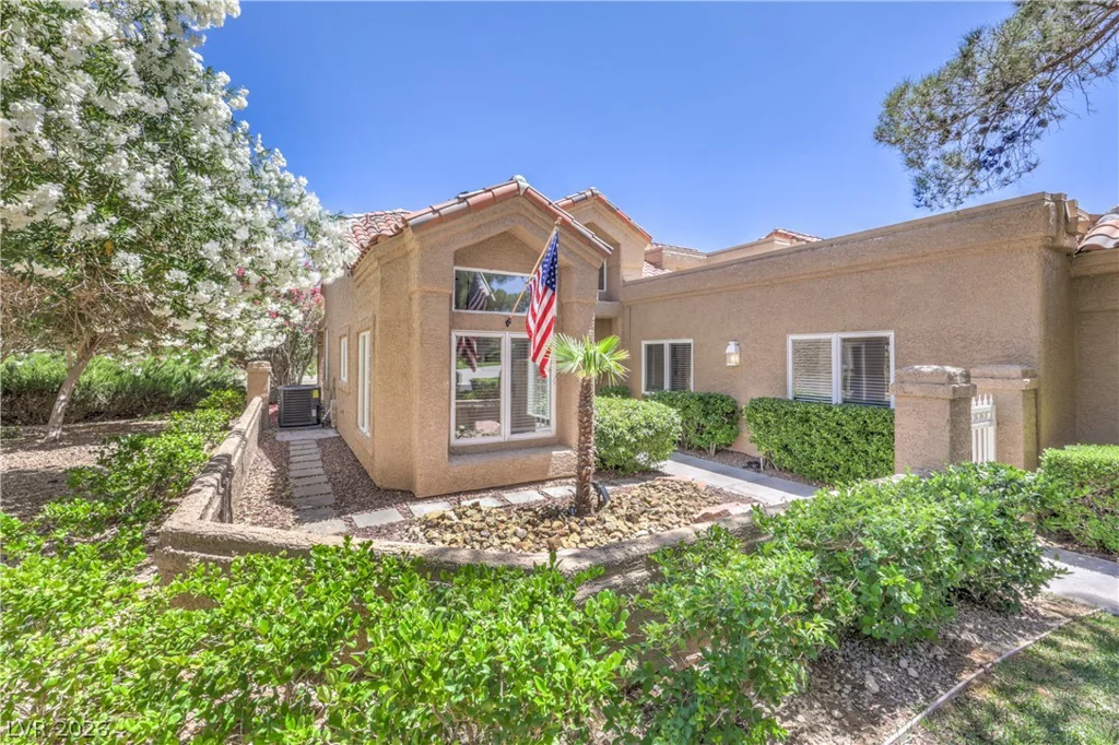 8211 Round Hills, Las Vegas, NV 89113