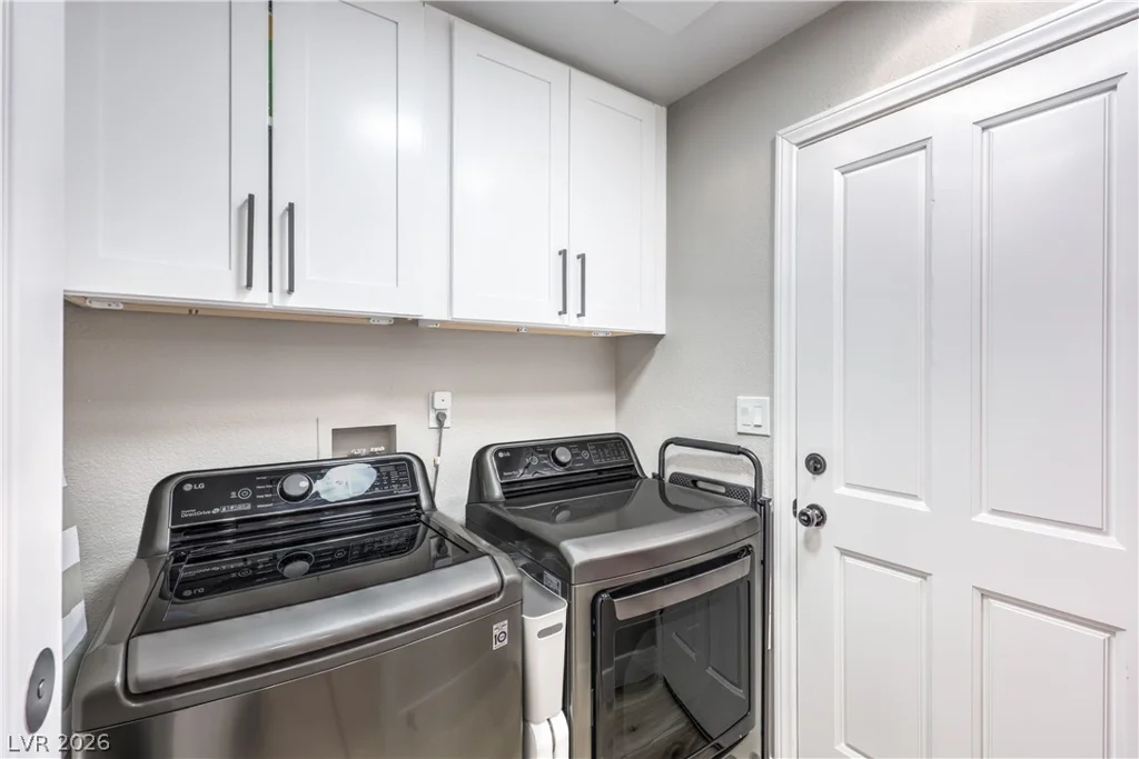 8211 Round Hills, Las Vegas, NV 89113