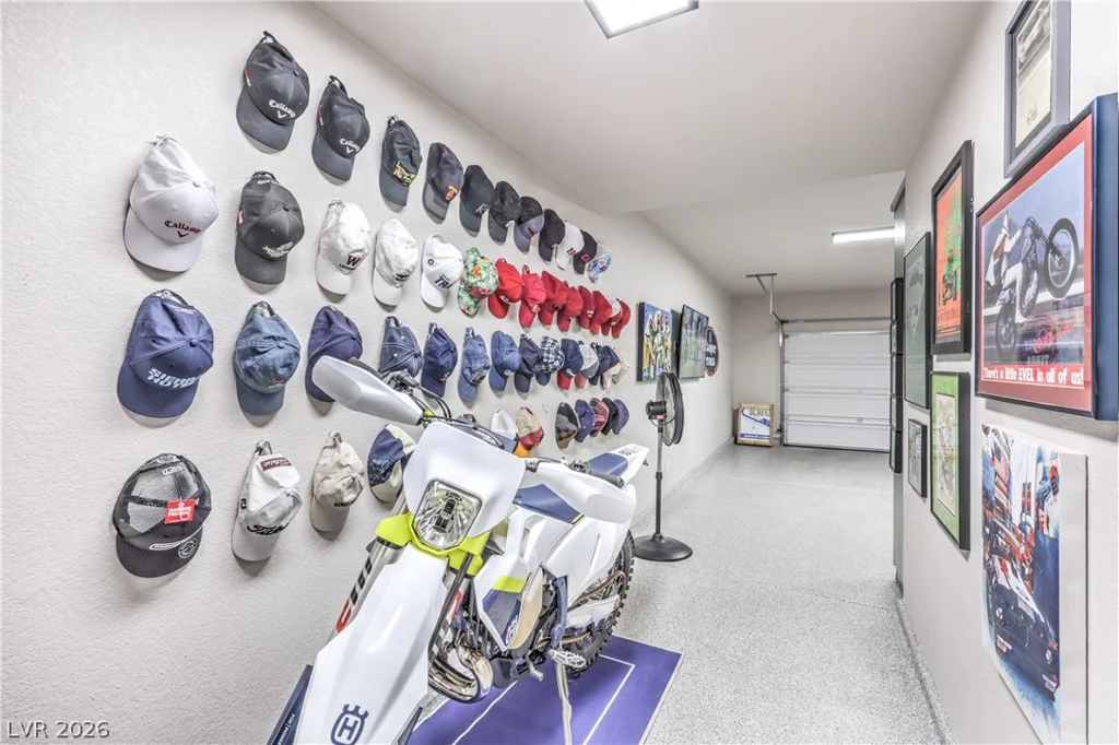 8211 Round Hills, Las Vegas, NV 89113