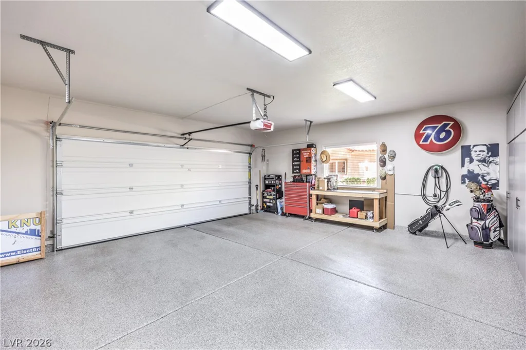 8211 Round Hills, Las Vegas, NV 89113