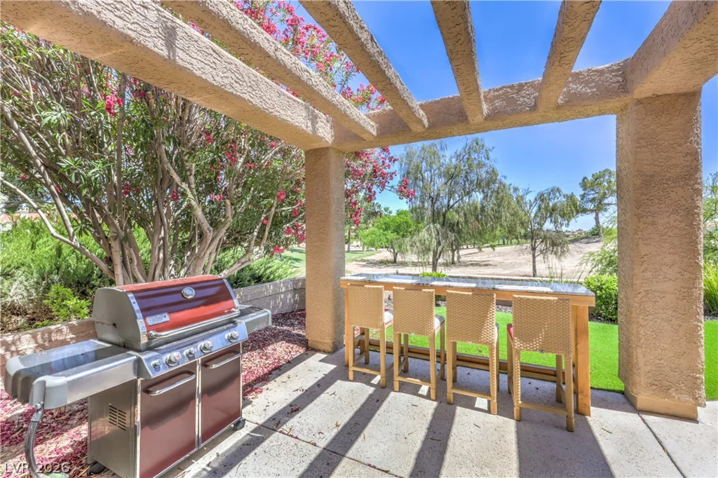 8211 Round Hills, Las Vegas, NV 89113