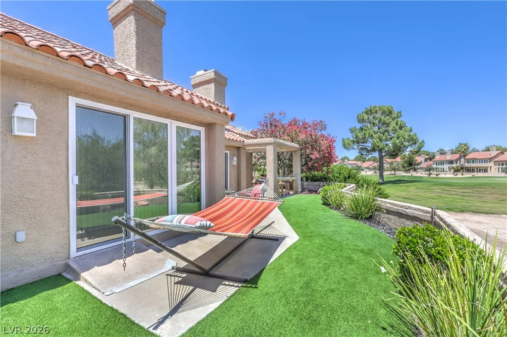 8211 Round Hills, Las Vegas, NV 89113