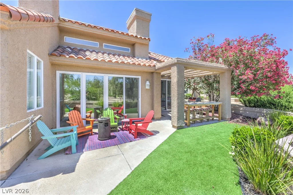 8211 Round Hills, Las Vegas, NV 89113