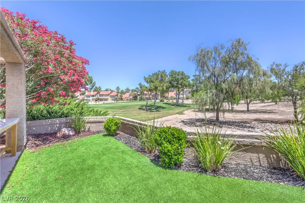 8211 Round Hills, Las Vegas, NV 89113