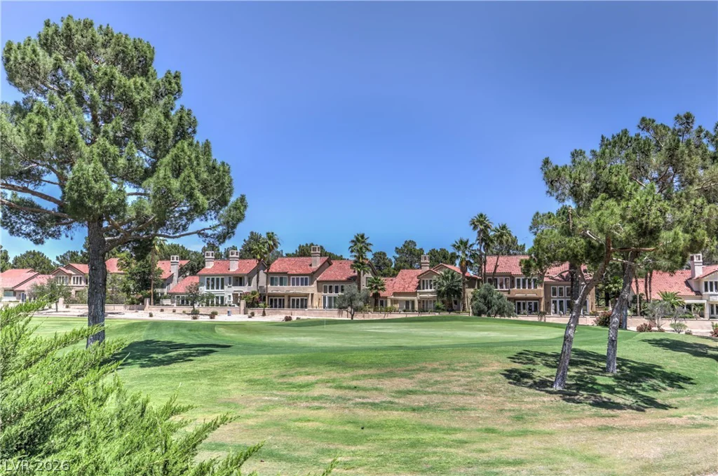 8211 Round Hills, Las Vegas, NV 89113