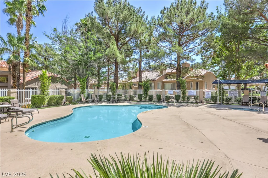 8211 Round Hills, Las Vegas, NV 89113