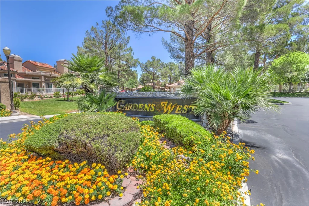 8211 Round Hills, Las Vegas, NV 89113