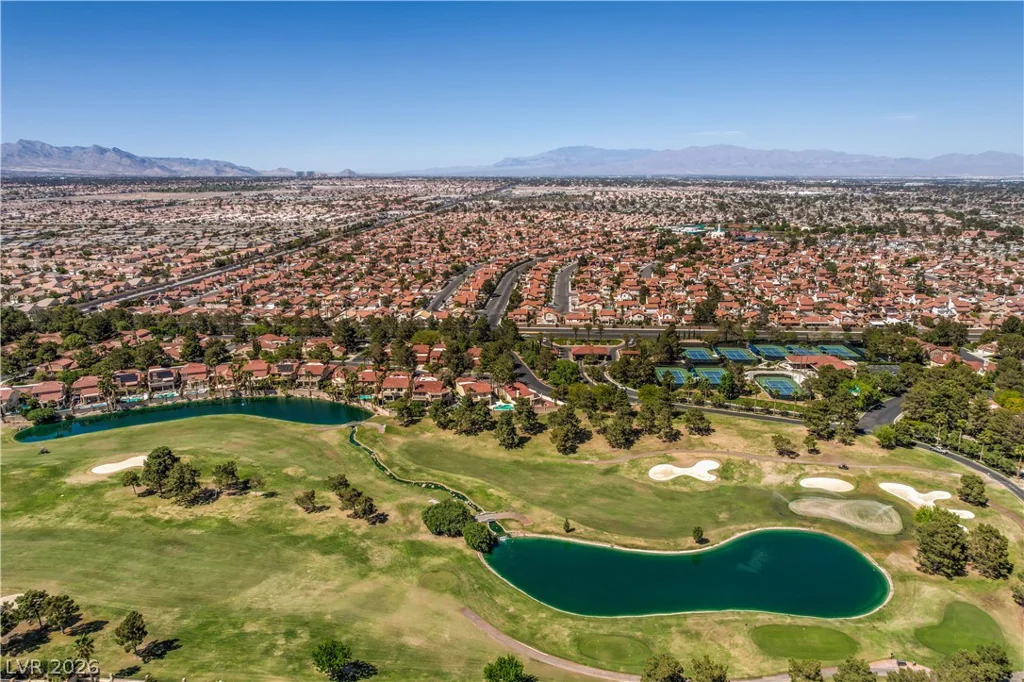 8211 Round Hills, Las Vegas, NV 89113