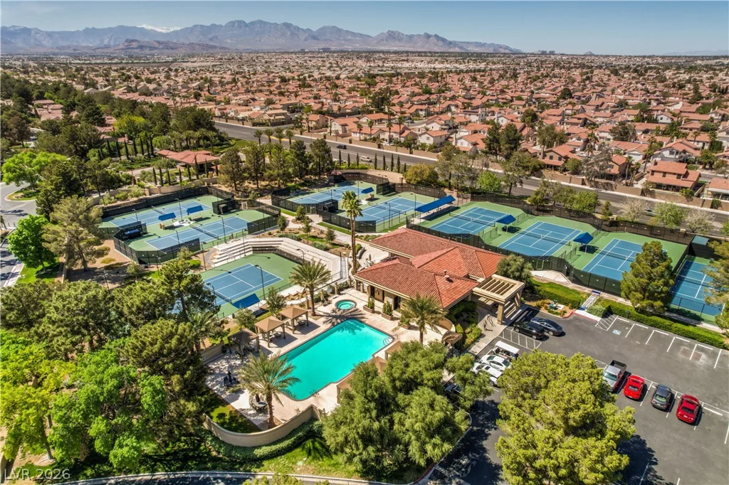 8211 Round Hills, Las Vegas, NV 89113