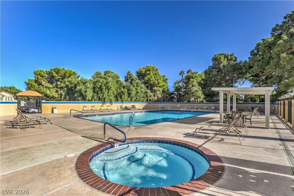 8211 Round Hills, Las Vegas, NV 89113