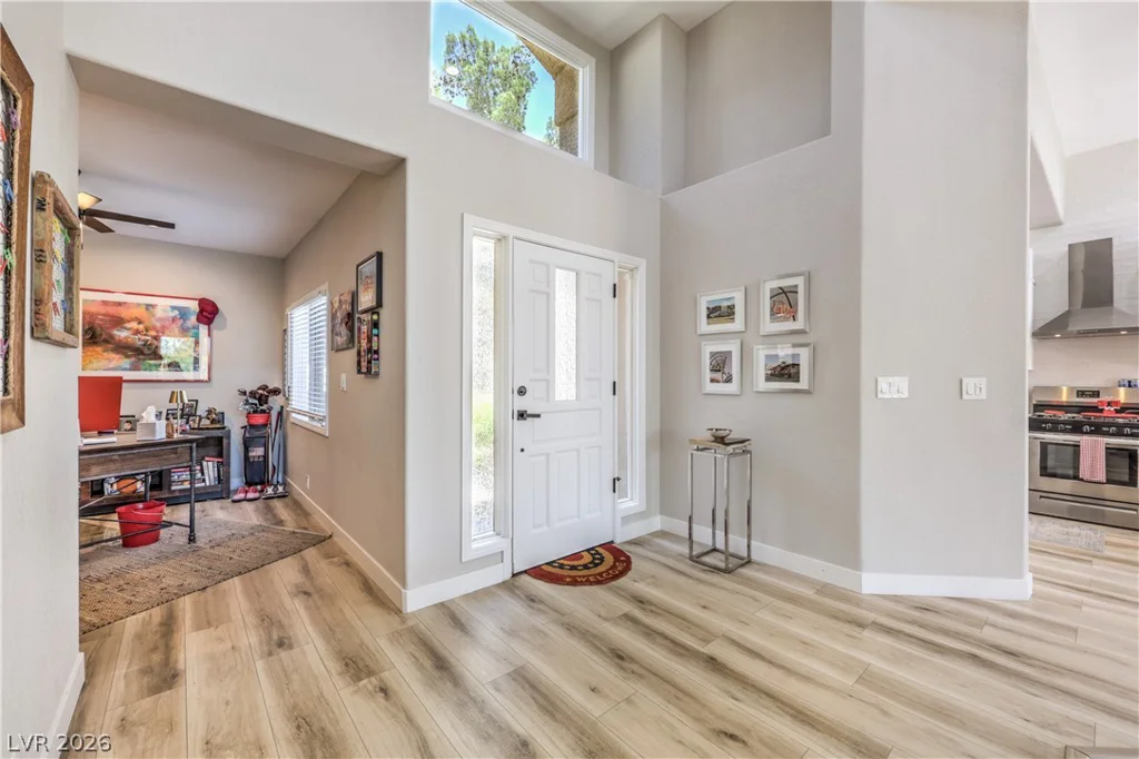 8211 Round Hills, Las Vegas, NV 89113