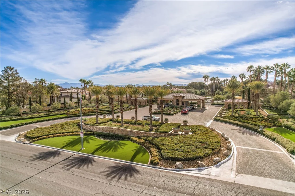 8211 Round Hills, Las Vegas, NV 89113