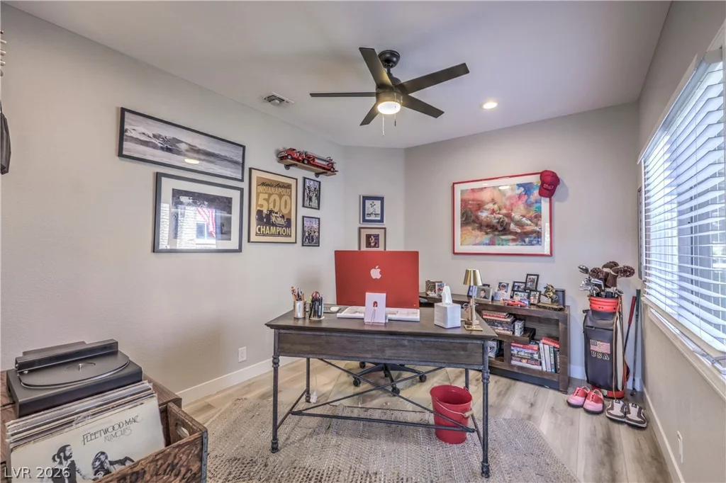 8211 Round Hills, Las Vegas, NV 89113