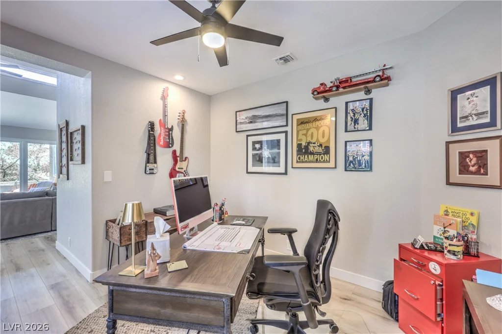 8211 Round Hills, Las Vegas, NV 89113