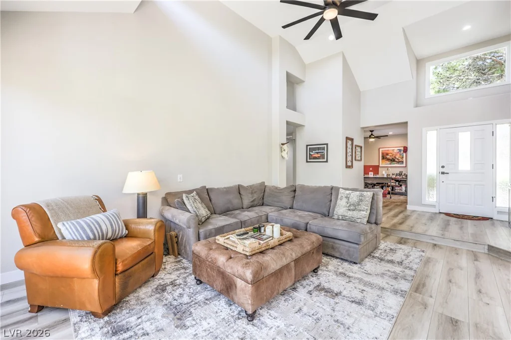 8211 Round Hills, Las Vegas, NV 89113