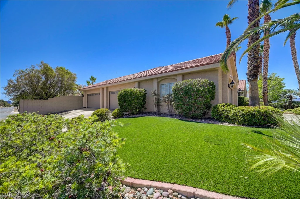 7441 Darby, Las Vegas, NV 89117