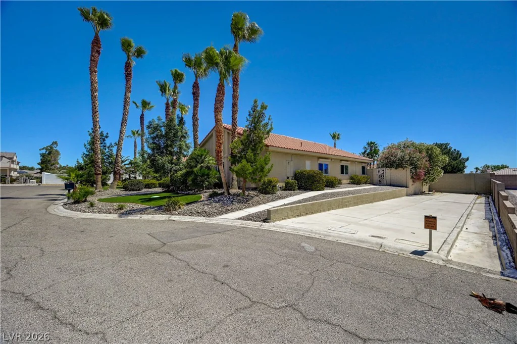 7441 Darby, Las Vegas, NV 89117