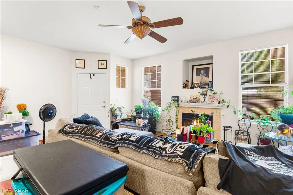 5855 Valley, North Las Vegas, NV 89031