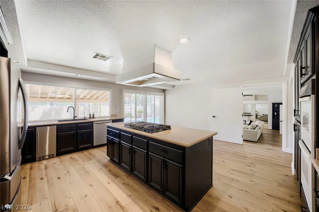 8716 Castle Hill, Las Vegas, NV 89129
