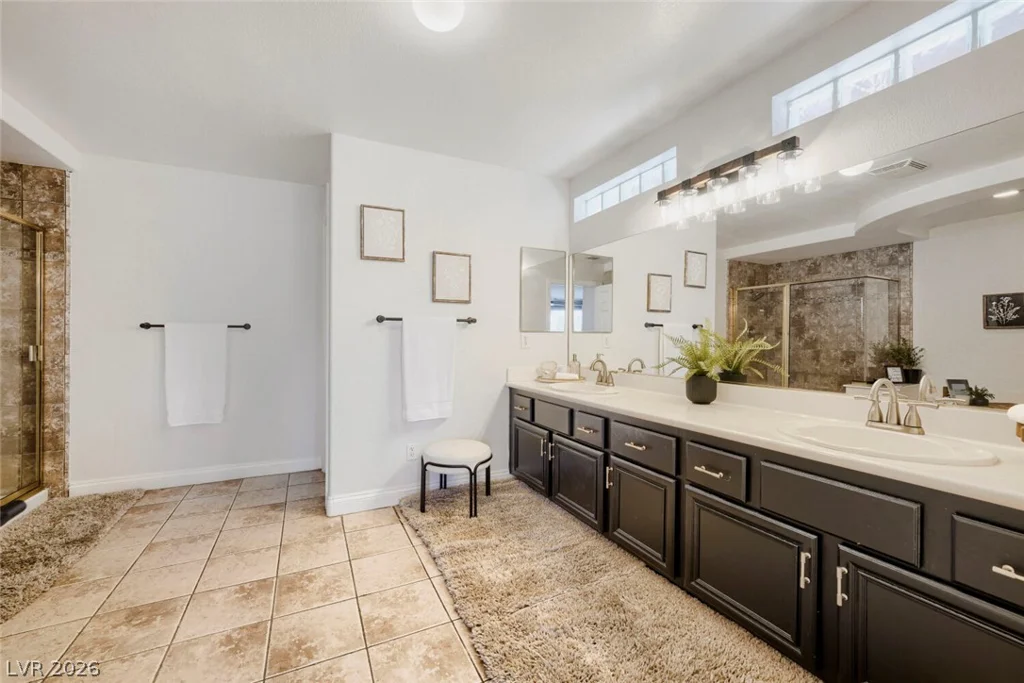8716 Castle Hill, Las Vegas, NV 89129