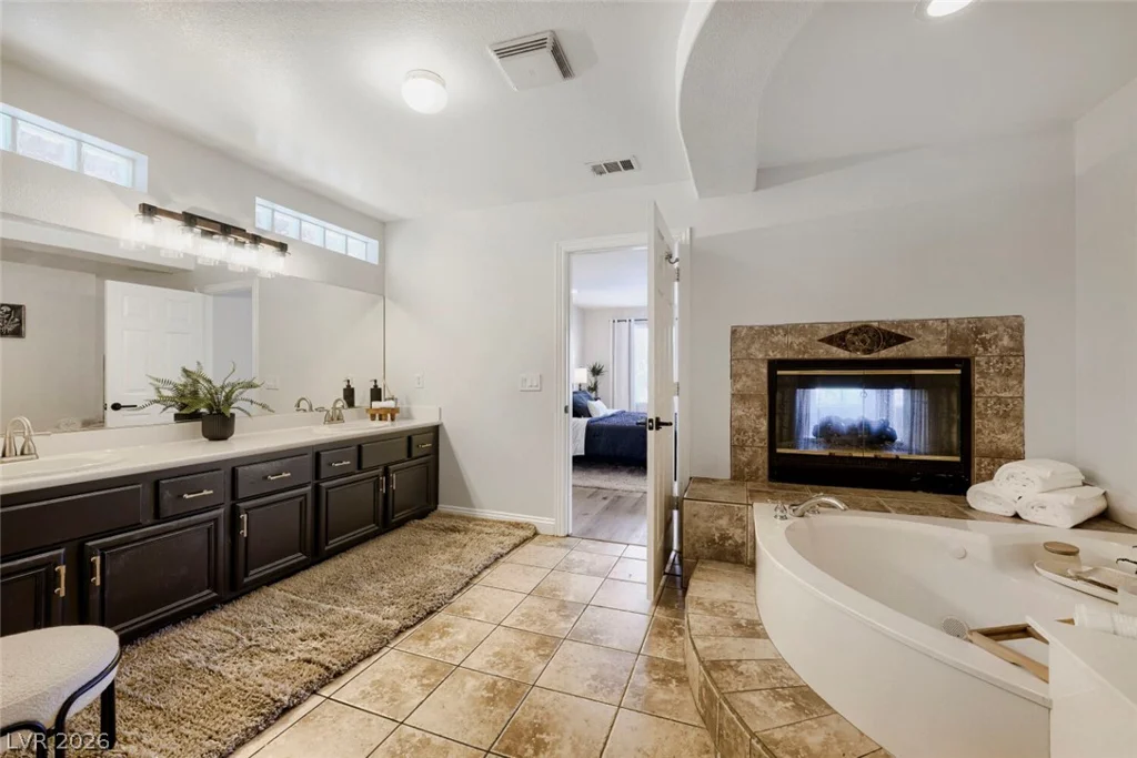 8716 Castle Hill, Las Vegas, NV 89129