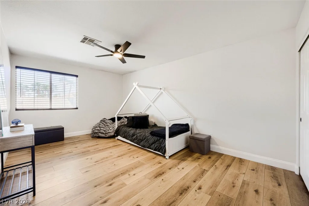 8716 Castle Hill, Las Vegas, NV 89129